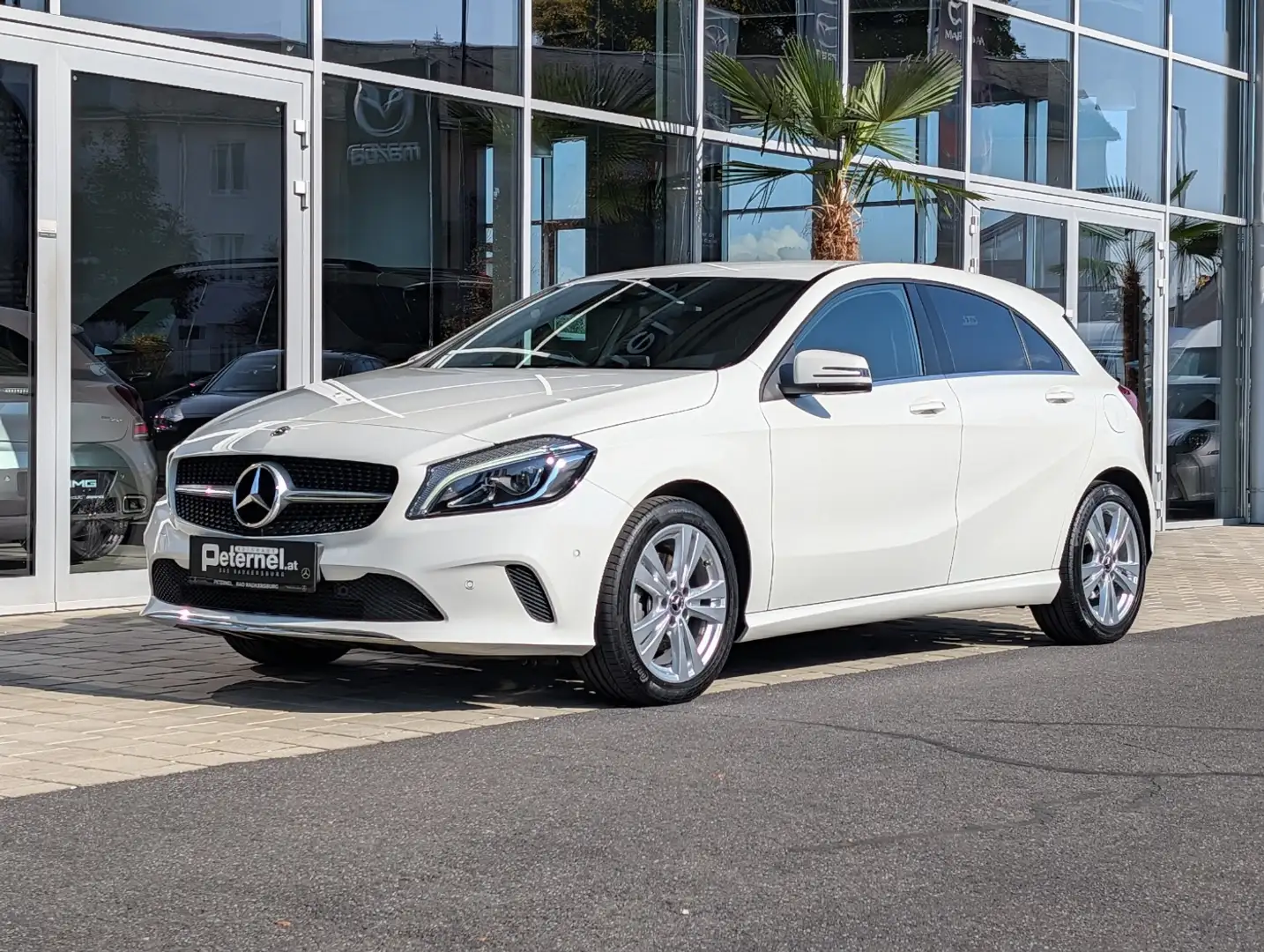 Mercedes-Benz A 180 Urban Shz LED Klima Blanc - 2