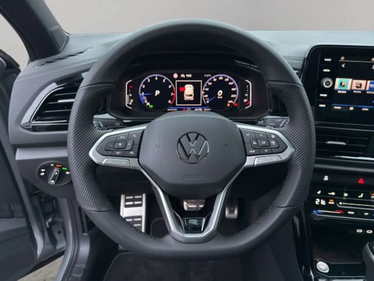 Volkswagen T-Roc R-Line 1.5 TSI DSG ACC + PANO + AHK 10