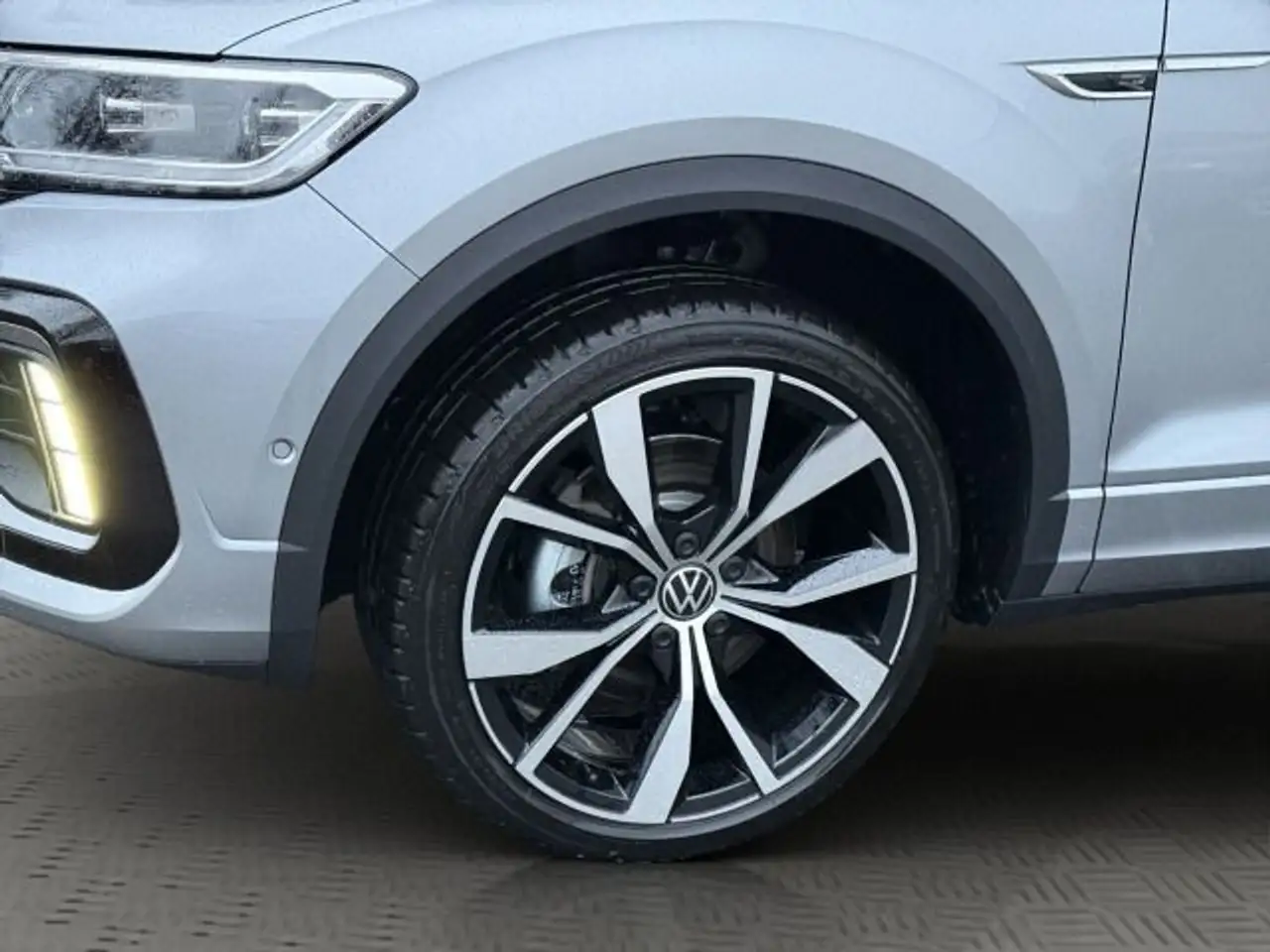 Volkswagen T-Roc R-Line 1.5 TSI DSG ACC + PANO + AHK 8