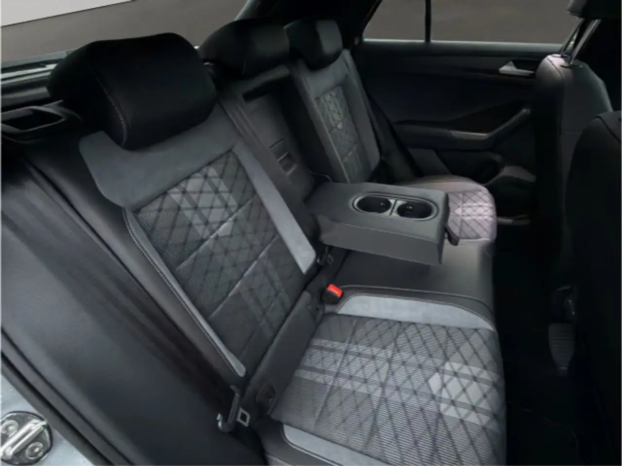 Volkswagen T-Roc R-Line 1.5 TSI DSG ACC + PANO + AHK 15