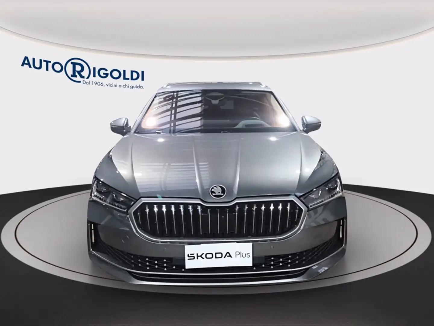 Skoda Superb wagon 2.0 tdi laurin&klement 150cv dsg Gris - 2
