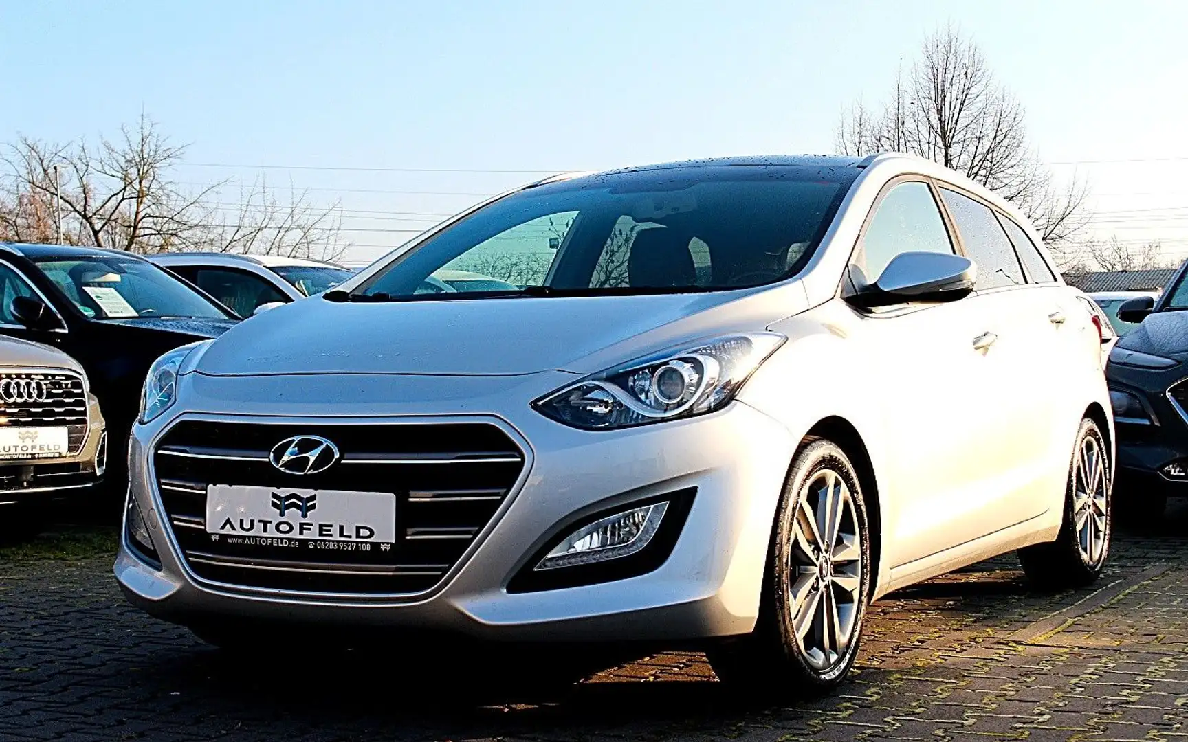 Hyundai i30 blue 1.6 GDI PASSION/VOLL SHEFT/NAVI/RCAM/BT Silber - 1