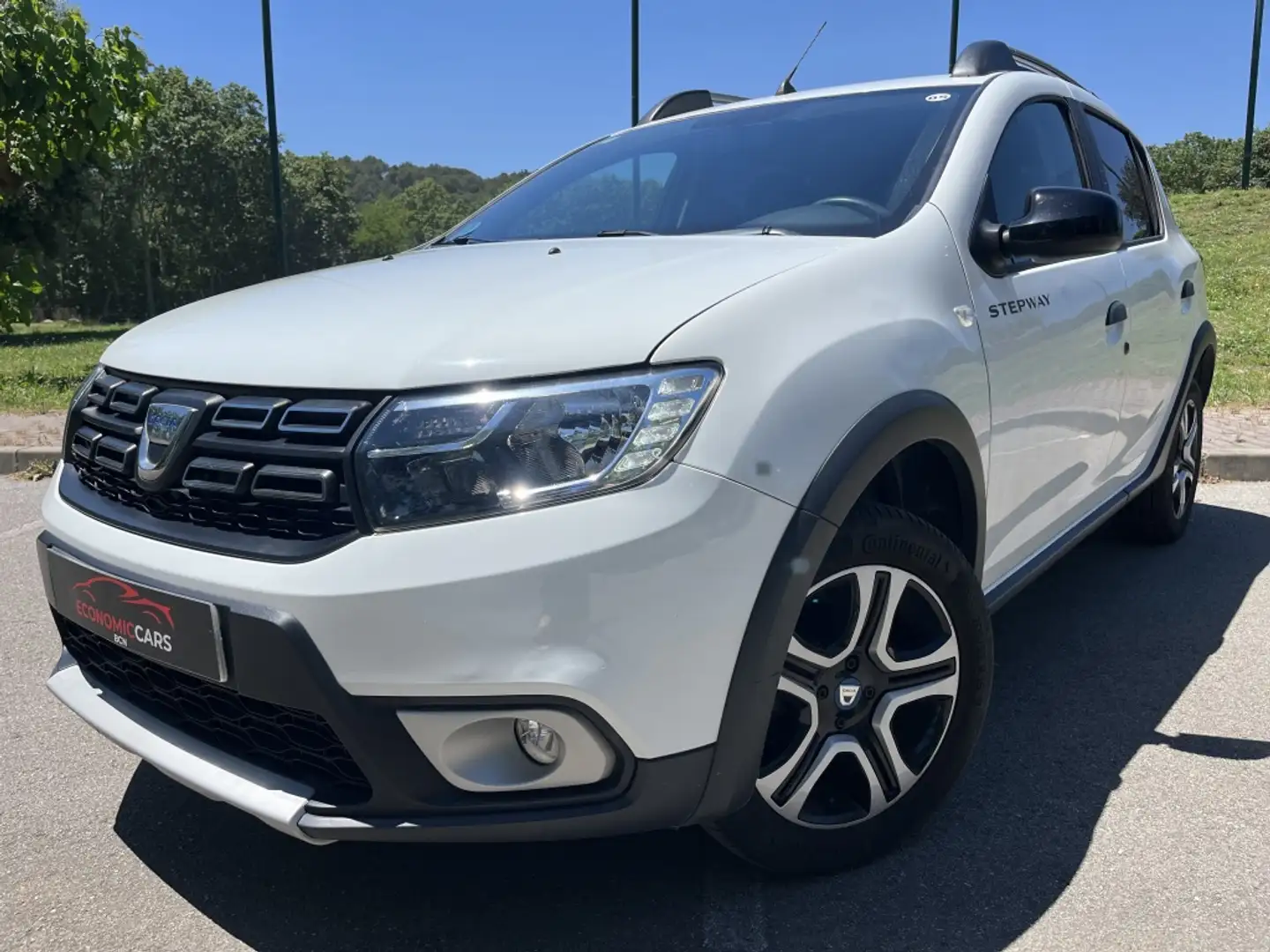 Dacia Sandero 1.0 TCE Stepway Essential 74kW Blanc - 1