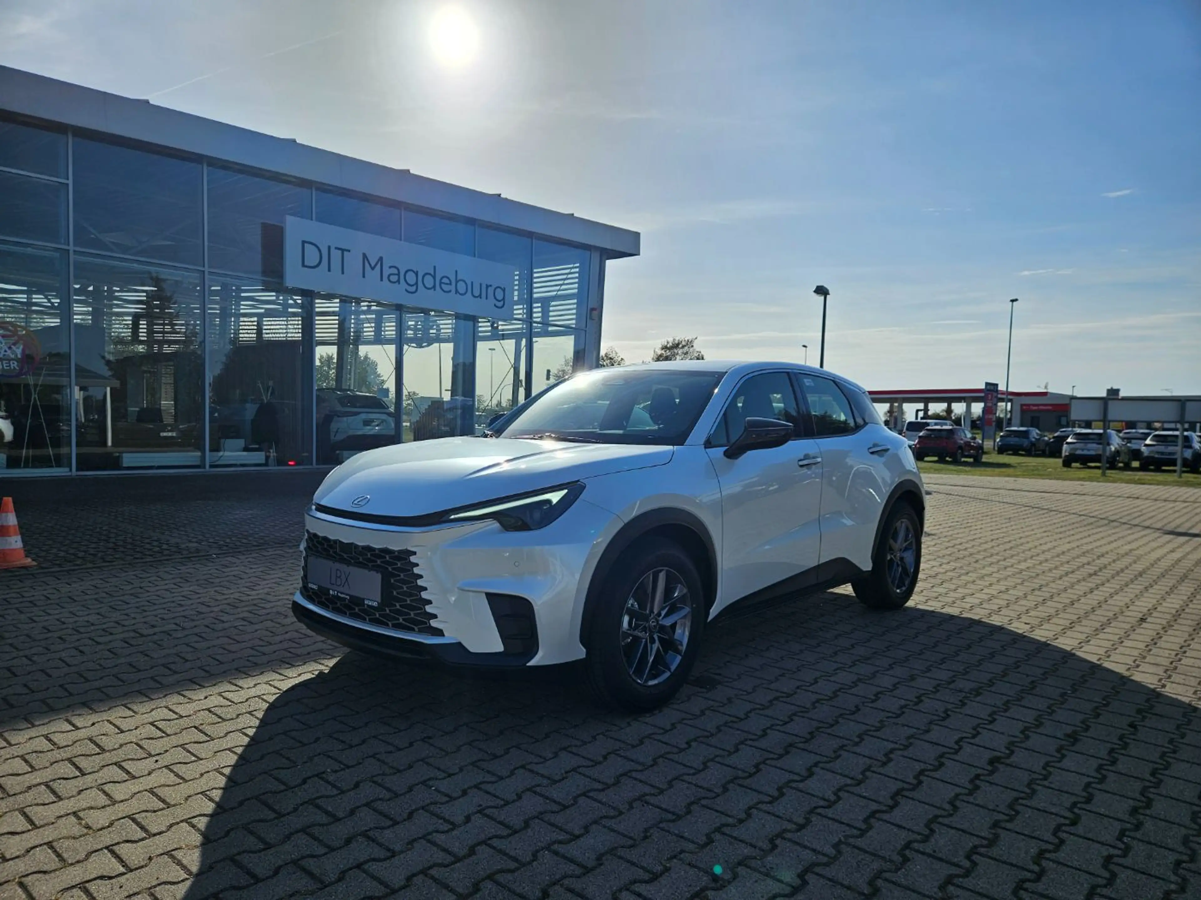 Lexus LBX 1.5 FWD ACC+LED+Navi+SHZ+Fernlichtass.+Kam. — photo 2