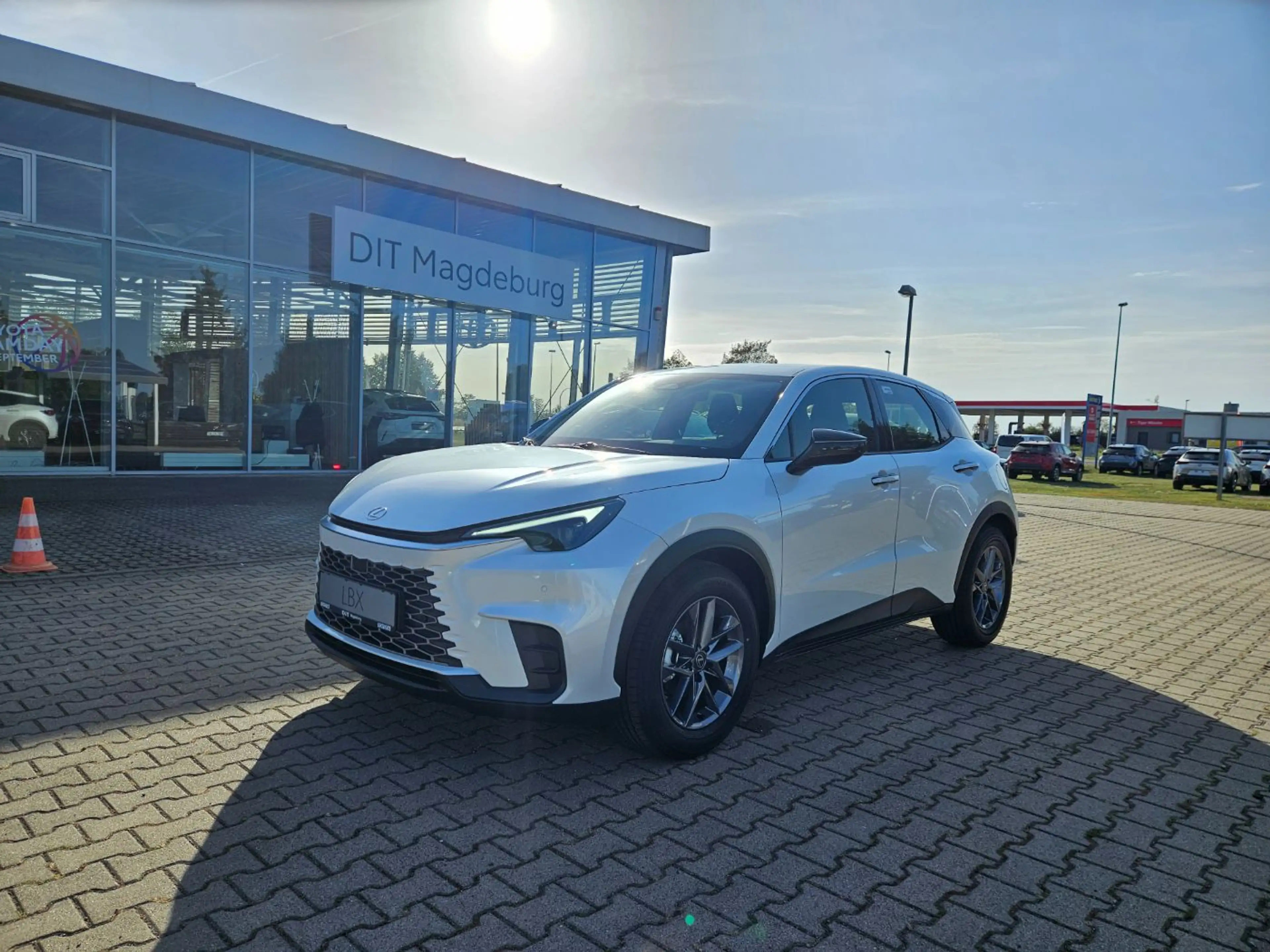 Lexus LBX 1.5 FWD ACC+LED+Navi+SHZ+Fernlichtass.+Kam. — photo 4