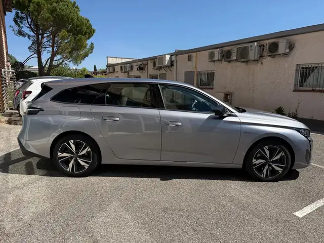 Peugeot 308 view 4