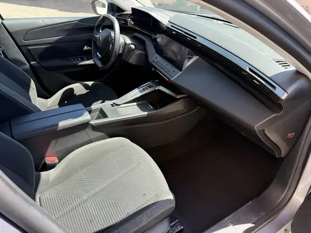 Peugeot 308 view 11