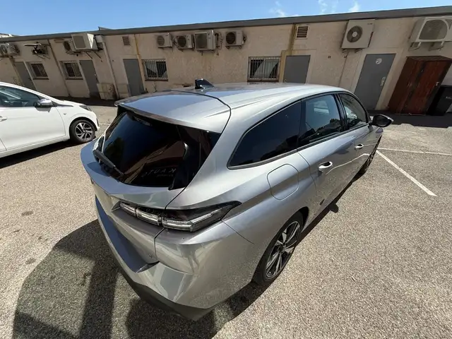 Peugeot 308 view 5