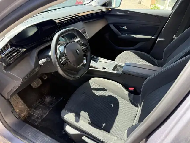 Peugeot 308 view 9