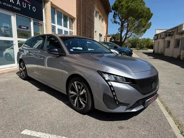 Peugeot 308 view 3