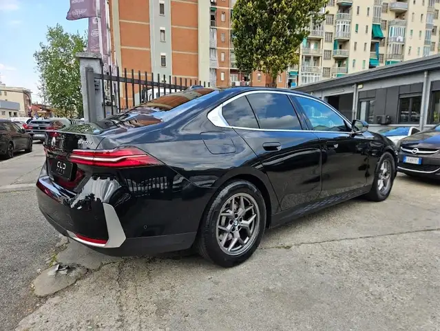 BMW 5 Series view 4