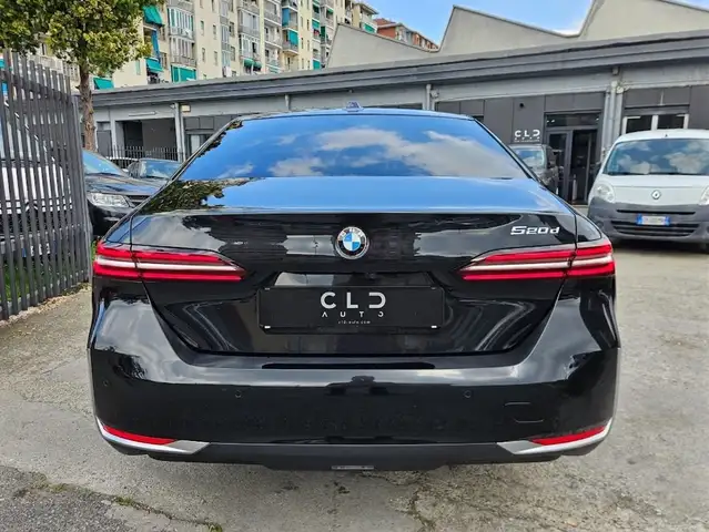 BMW 5 Series view 5