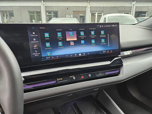 BMW 5 Series view 19