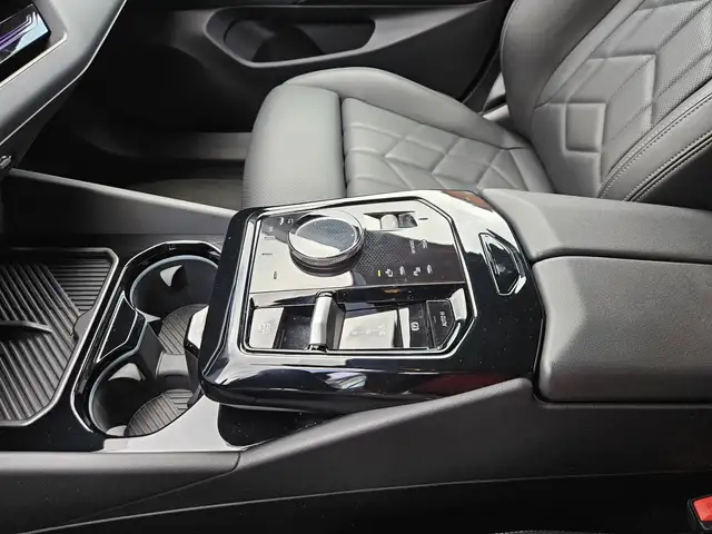 BMW 5 Series view 17