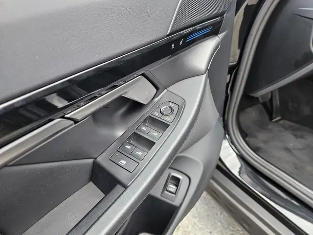 BMW 5 Series view 18