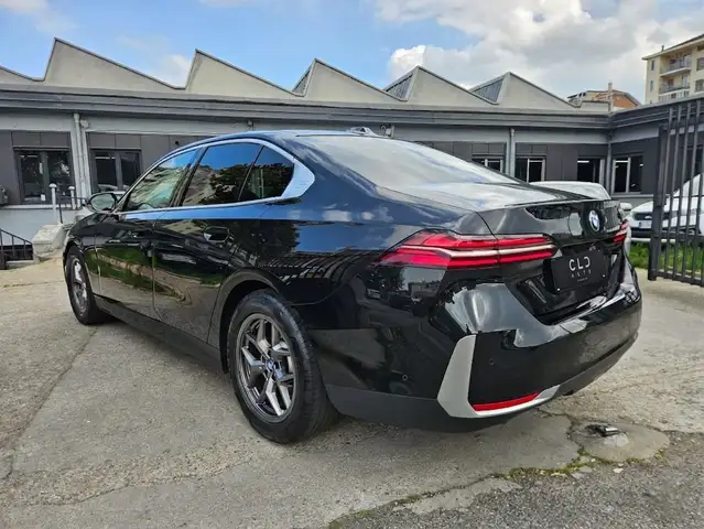 BMW 5 Series view 6