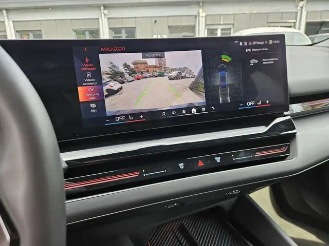 BMW 5 Series view 16
