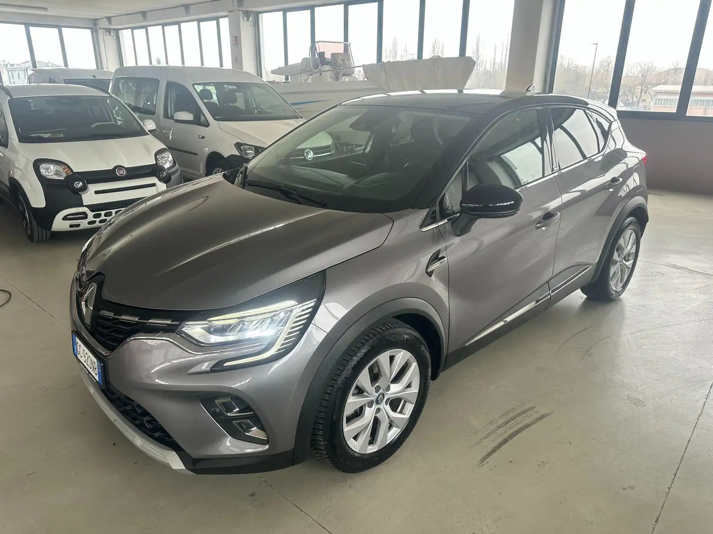 Renault Captur 1.6 E-Tech phev Intens 160cv auto Grigio - 1