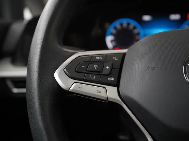 Volkswagen Golf view 8