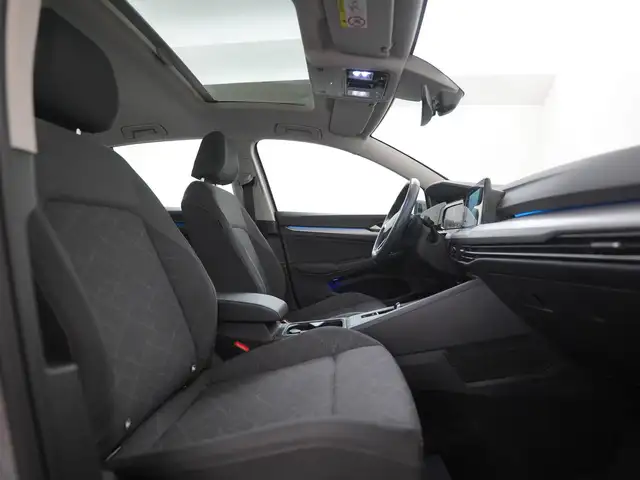 Volkswagen Golf view 3