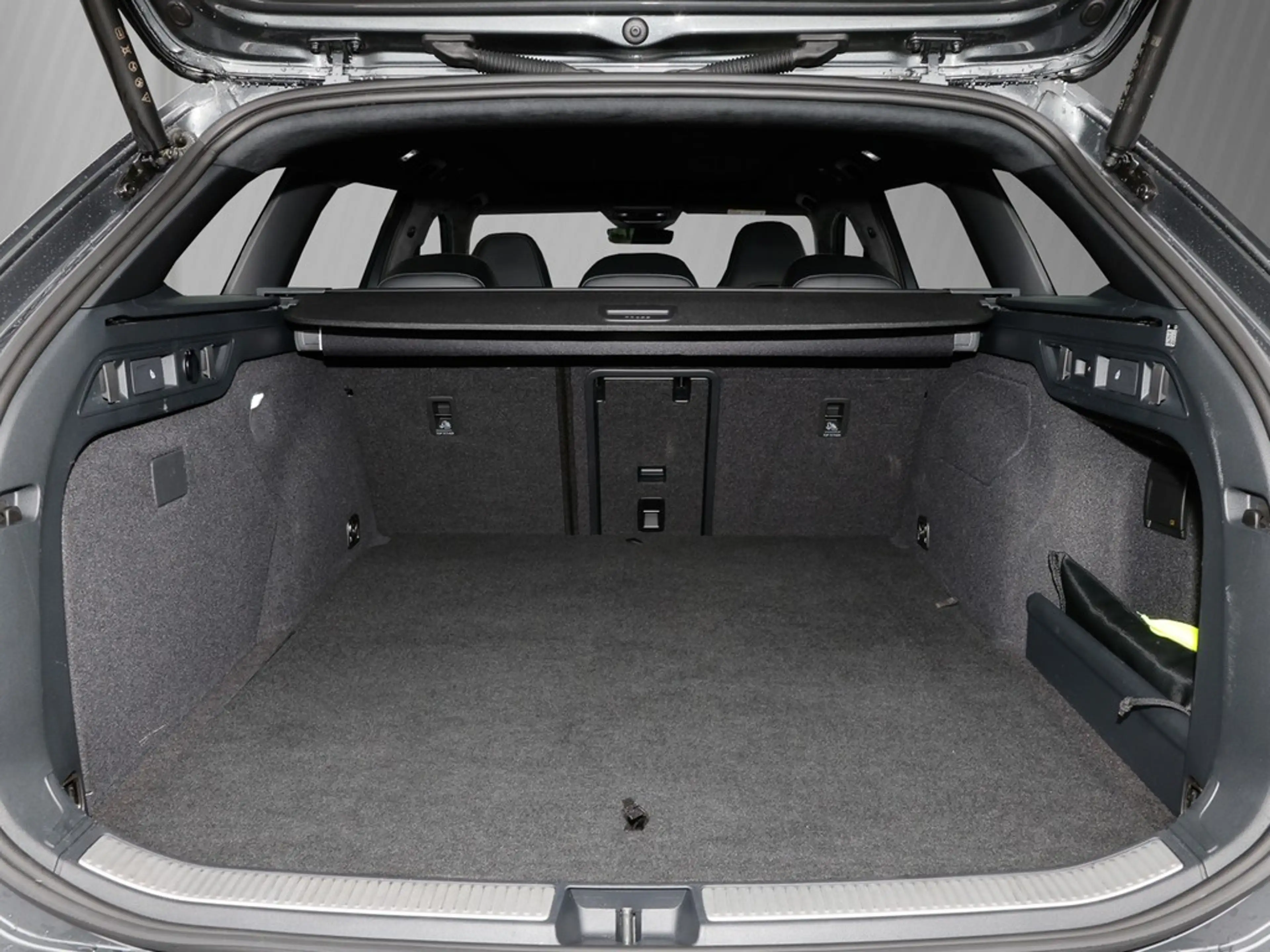 Volkswagen Passat Variant 1.5 TSI DSG eHybrid R-Line AHK — photo 5