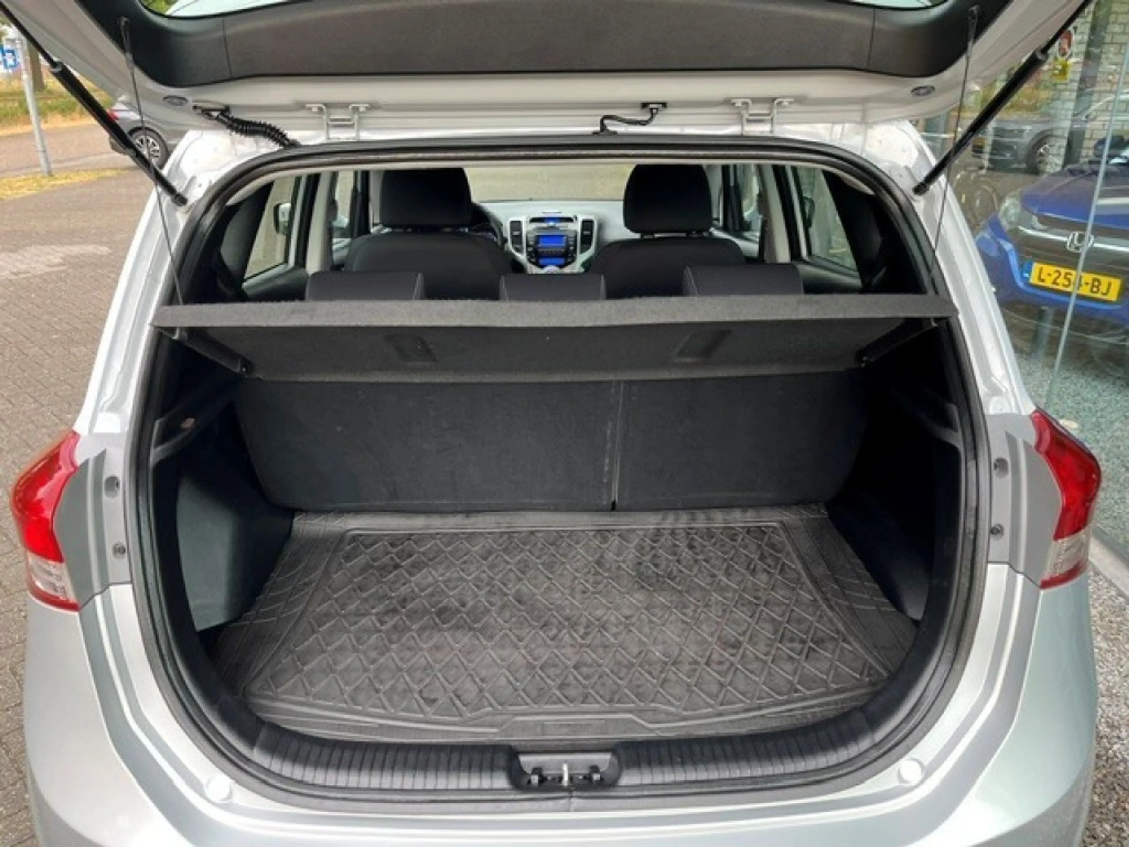 Hyundai iX20 1.6 i Vision AUTOMAAT TREKHAAK — photo 22