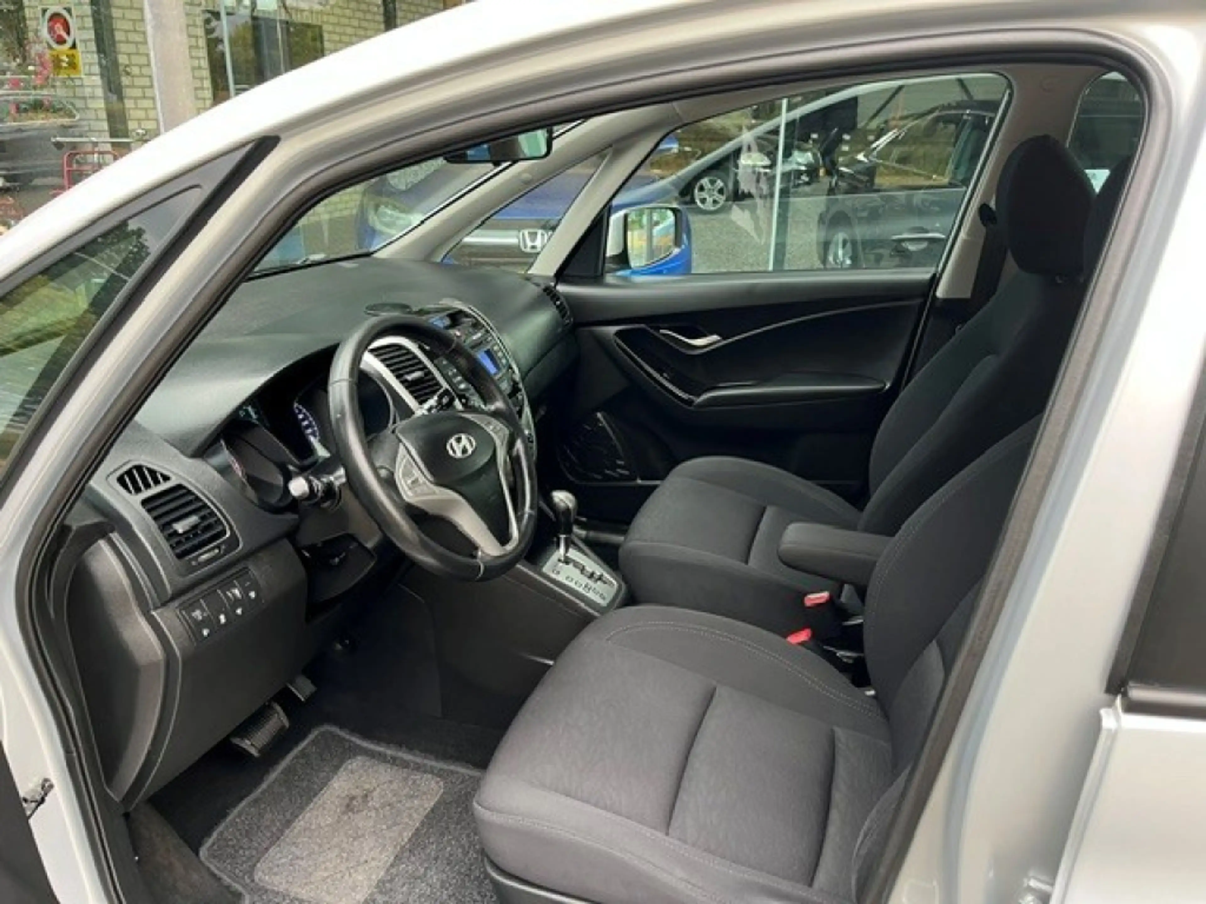 Hyundai iX20 1.6 i Vision AUTOMAAT TREKHAAK — photo 7