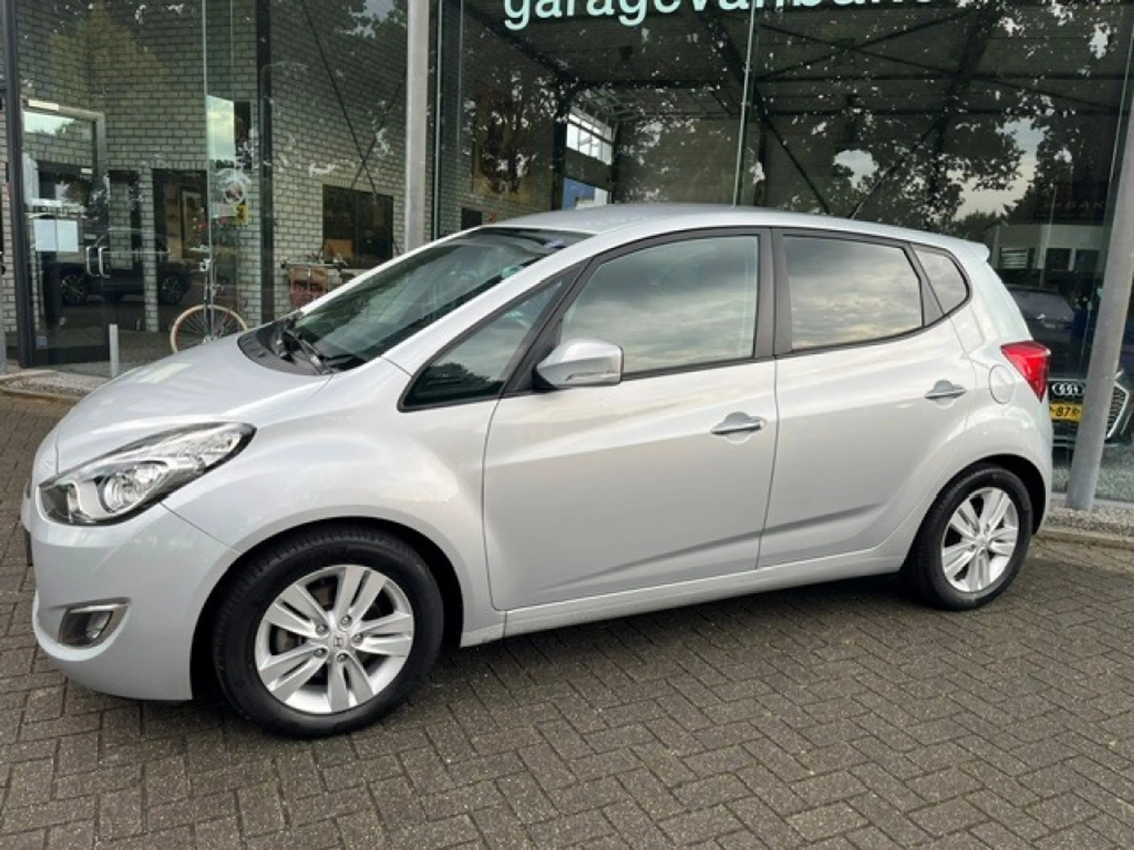 Hyundai iX20 1.6 i Vision AUTOMAAT TREKHAAK — photo 2