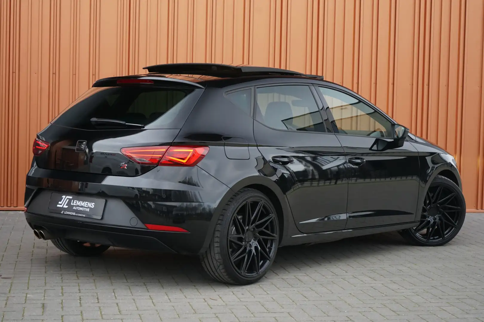 SEAT Leon FR 2.0 TSI DSG 190PK Panodak Virtual Beats ACC Cam Schwarz - 2