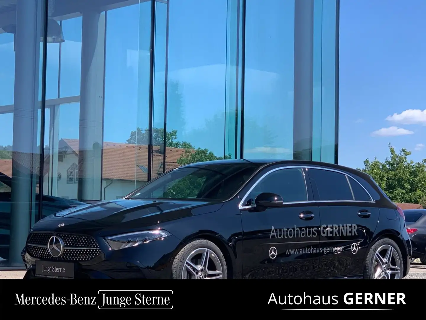 Mercedes-Benz A 180 Kompaktlimousine Österreich-Edition AMG Line Schwarz - 1