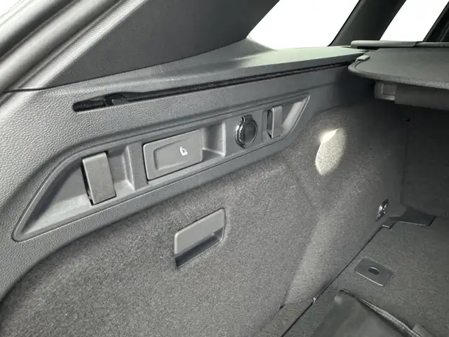 Volkswagen Passat Variant R-Line Edition Plus LEDER+PANO+AHK+MATRIX+eHK+3... Ansicht 23