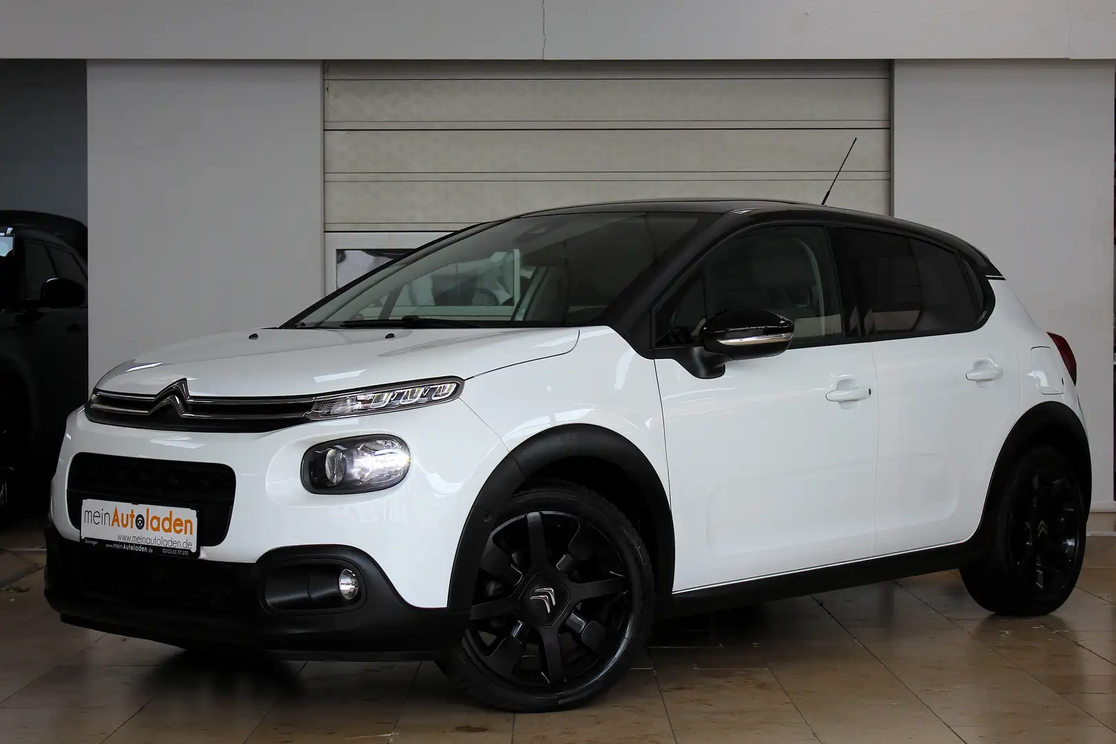Citroen C3 PureTech Automatik 110 *NAVI*PANO*LED*PDC*APPLE* Wit - 1