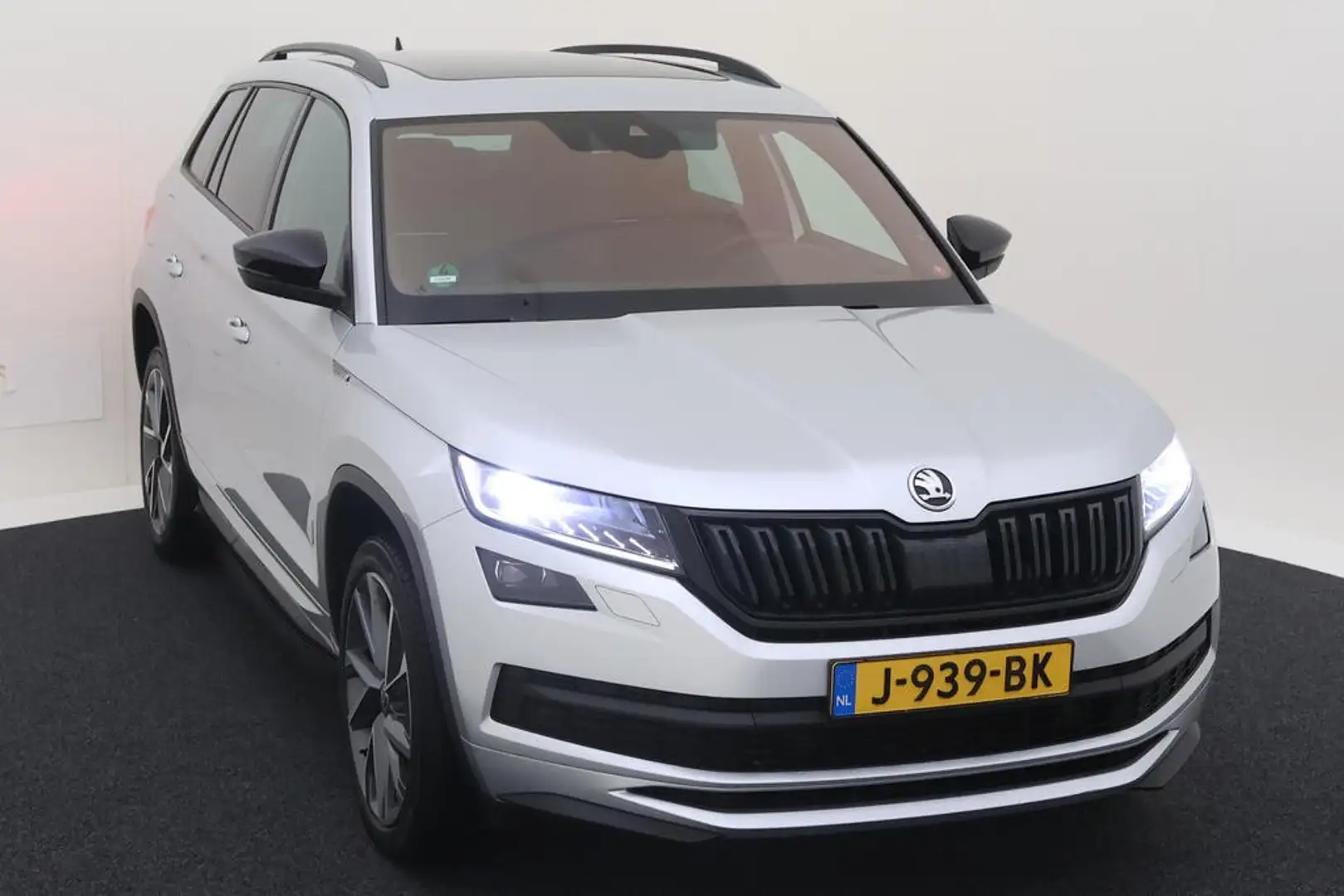 Skoda Kodiaq 1.5 TSI 150pk Automaat Sportline Business 7 persoo Grigio - 2