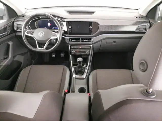 Volkswagen T-Cross view 9