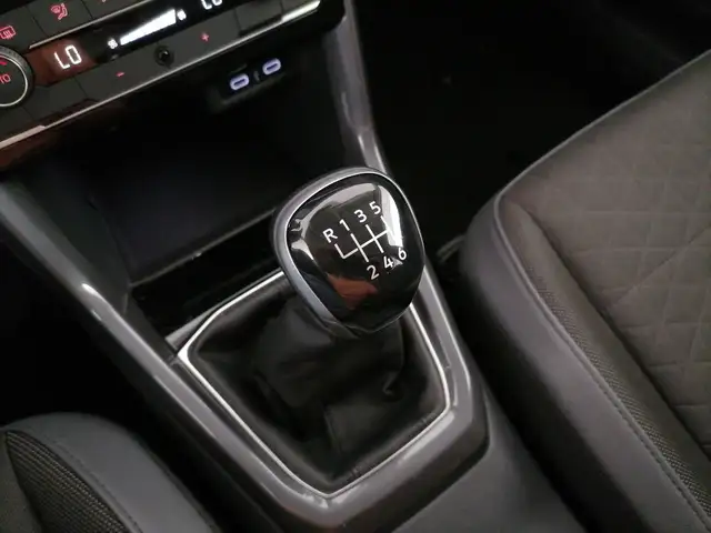 Volkswagen T-Cross view 13