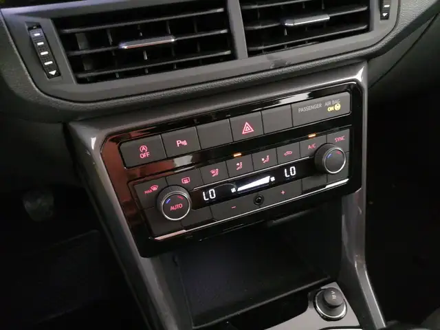 Volkswagen T-Cross view 14