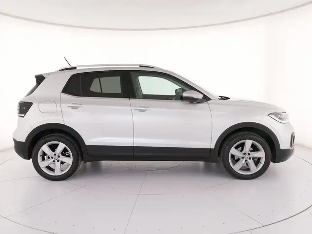 Volkswagen T-Cross view 3