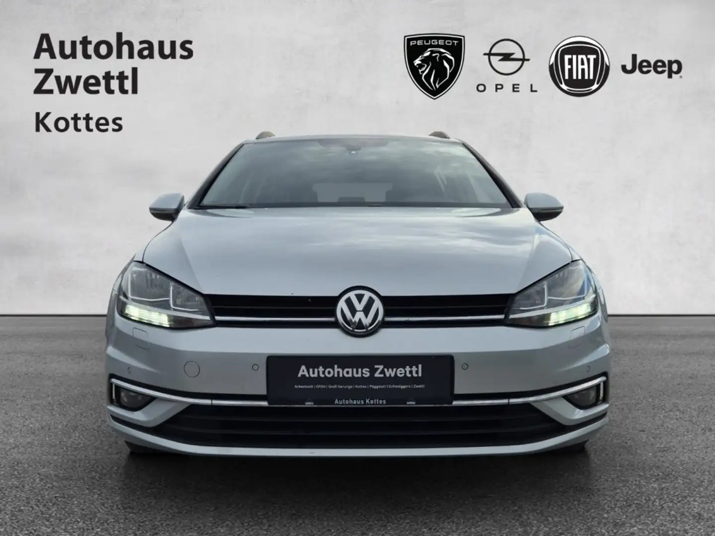 Volkswagen Golf VII Variant Rabbit 1,6 TDI SCR *VirtualCockpit* Grau - 2
