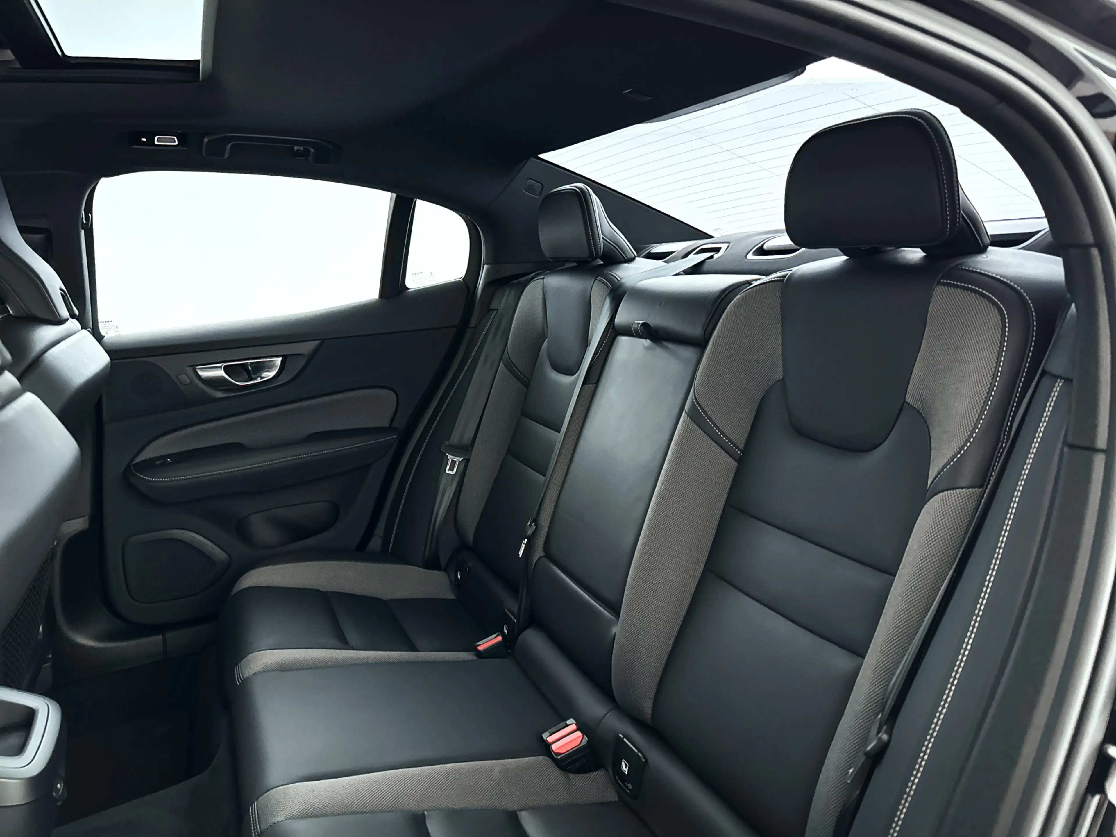 Volvo S60 B4 Plus Dark | Panoramadak | Parkeercamera | Harma — photo 13