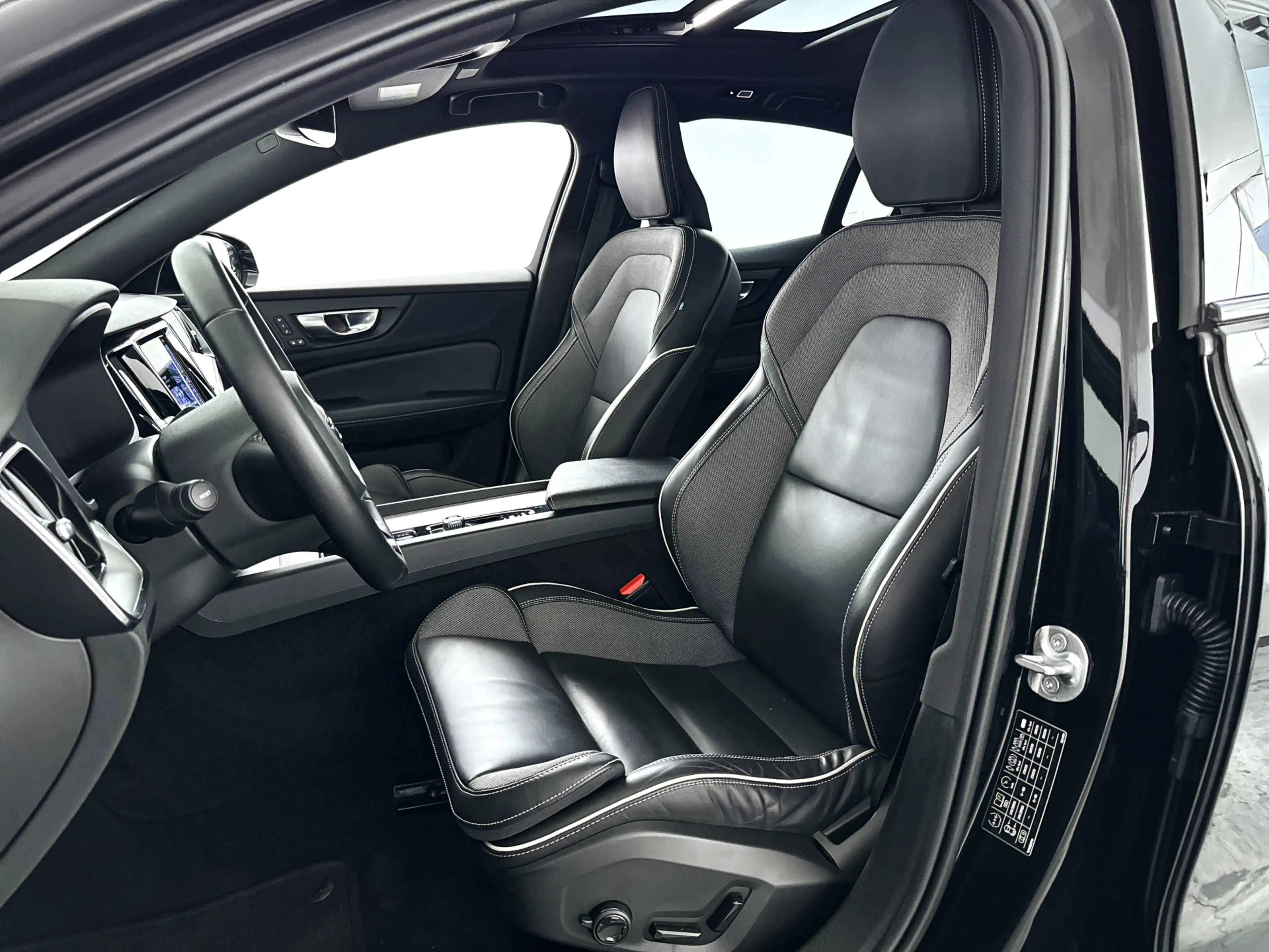 Volvo S60 B4 Plus Dark | Panoramadak | Parkeercamera | Harma — photo 6