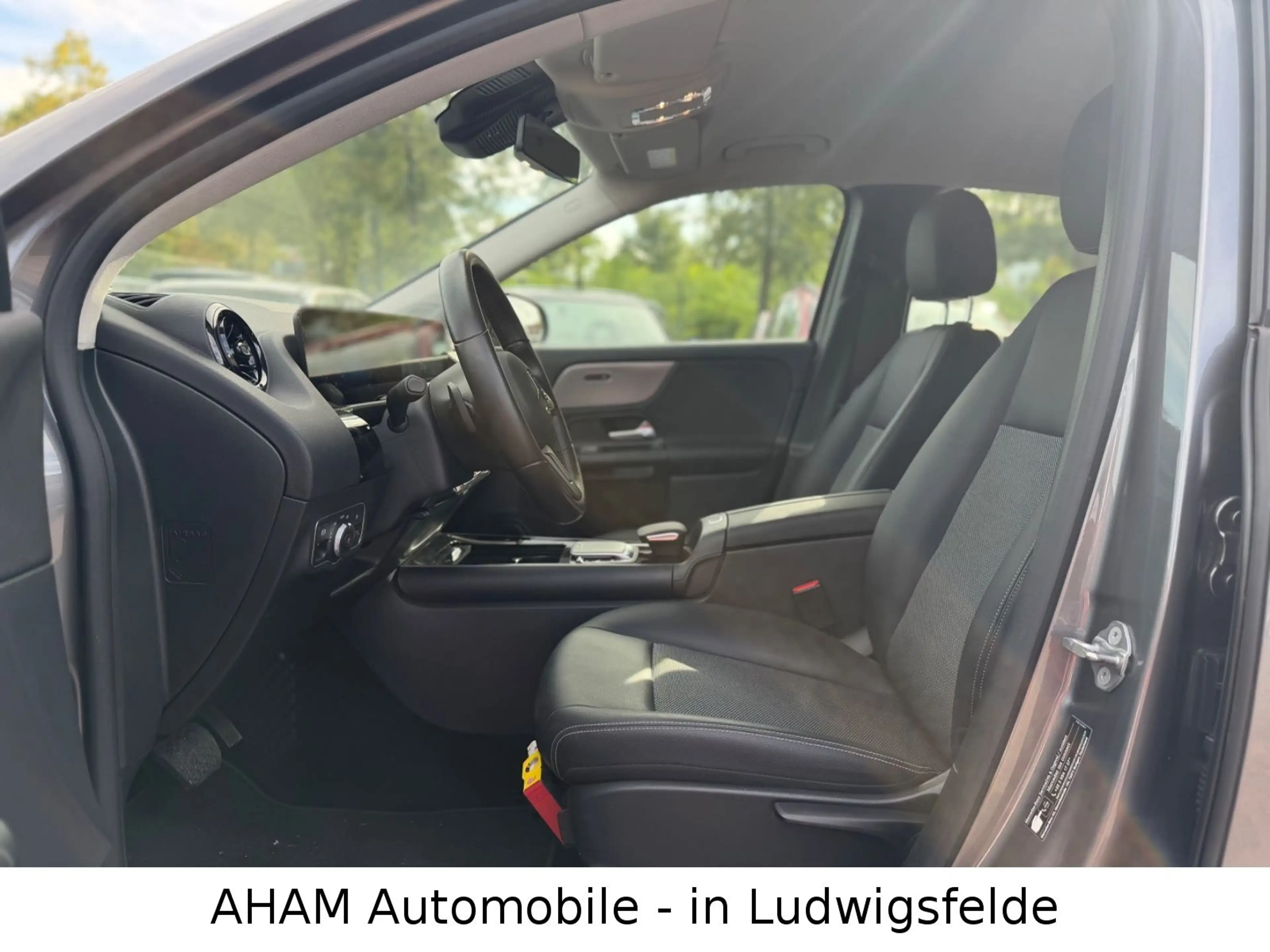 Mercedes-Benz GLA 200 DISTRONIC|LANE|KAM|NAVI|SHZ|KLIMA|MBUX — photo 13