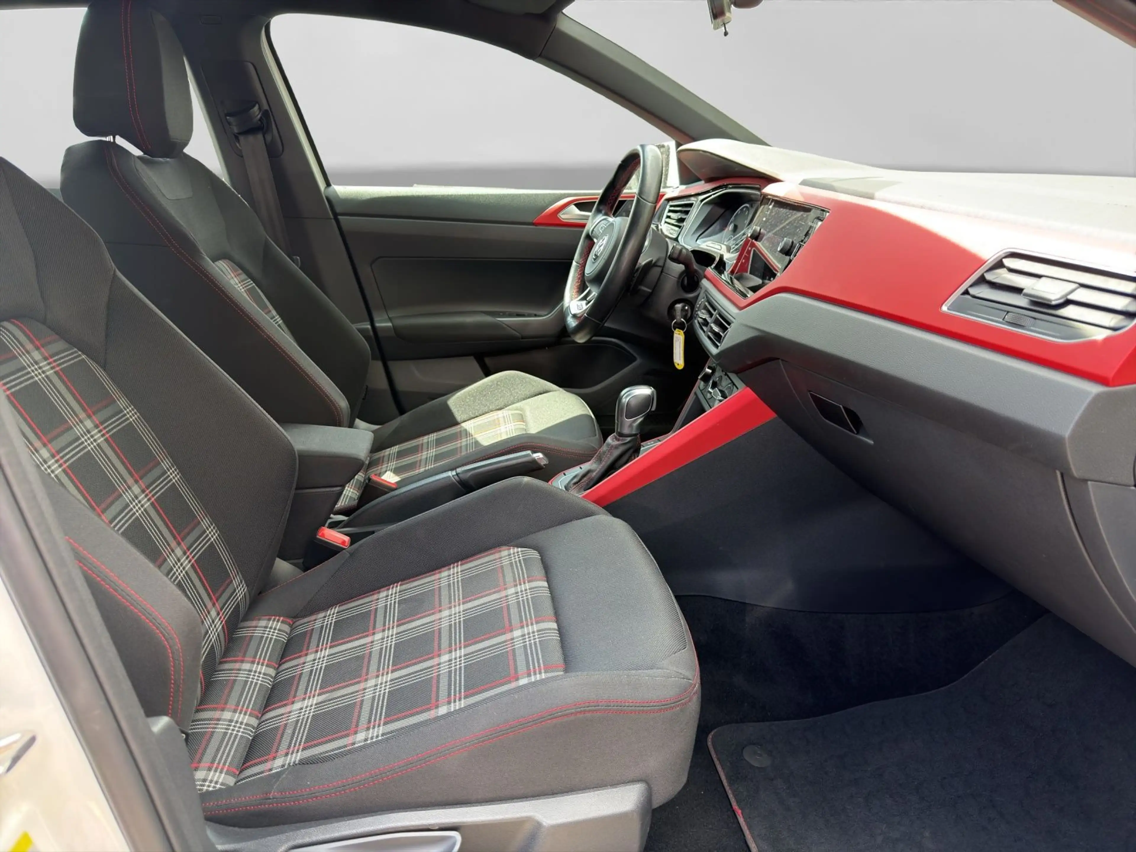 Volkswagen Polo GTI LM17 NAVI SITZHZG PDC — photo 4