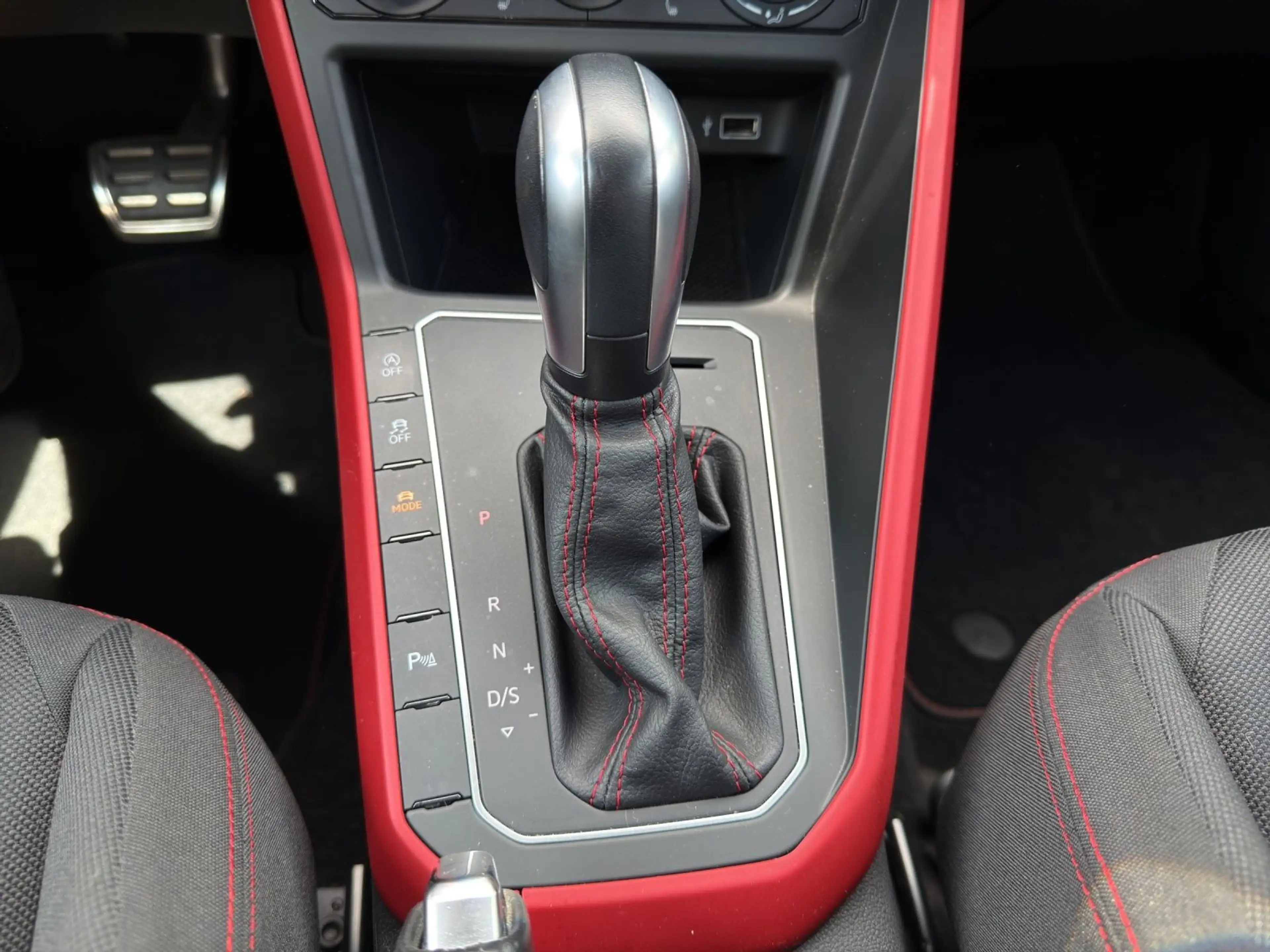 Volkswagen Polo GTI LM17 NAVI SITZHZG PDC — photo 11