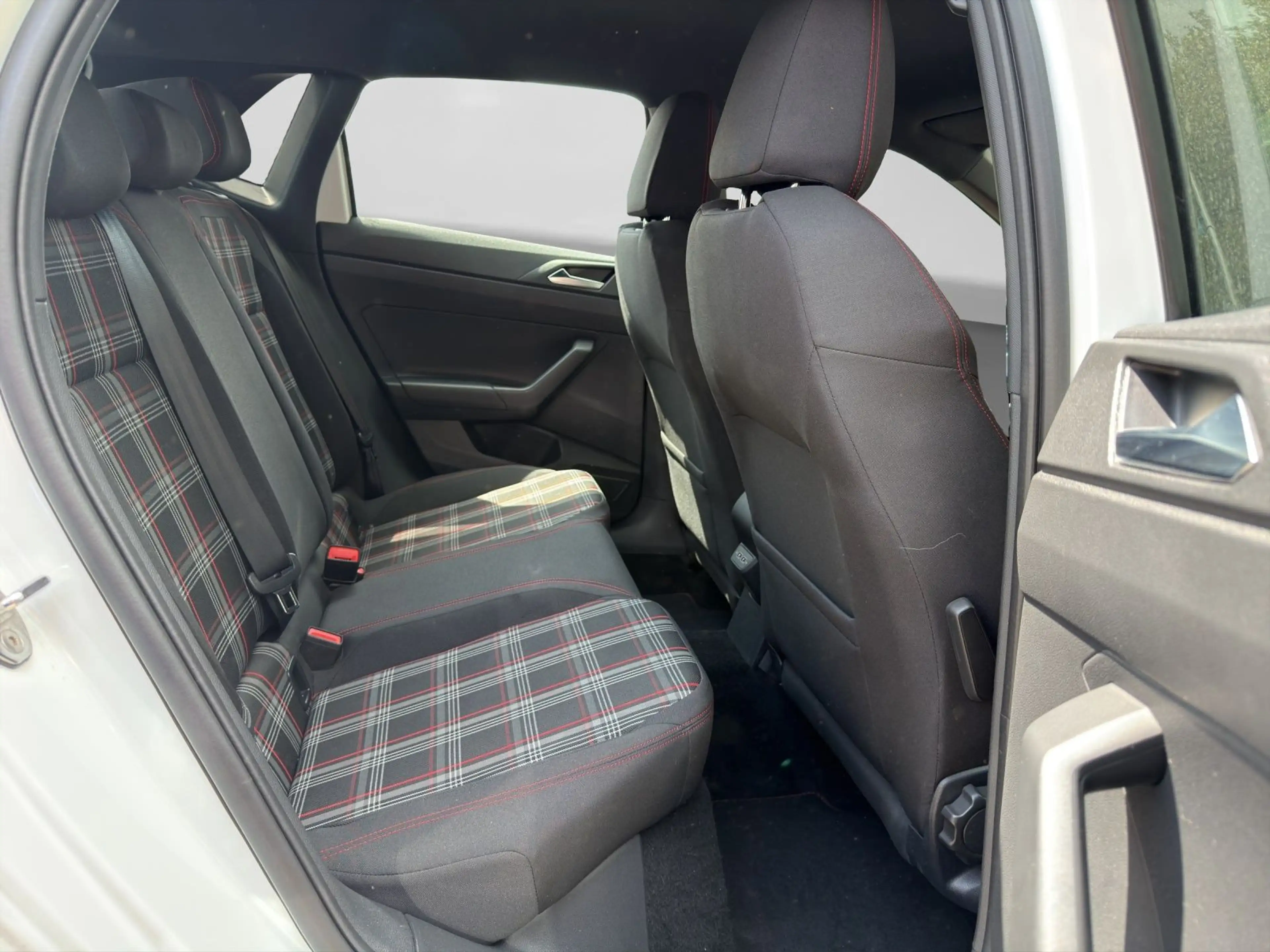 Volkswagen Polo GTI LM17 NAVI SITZHZG PDC — photo 6