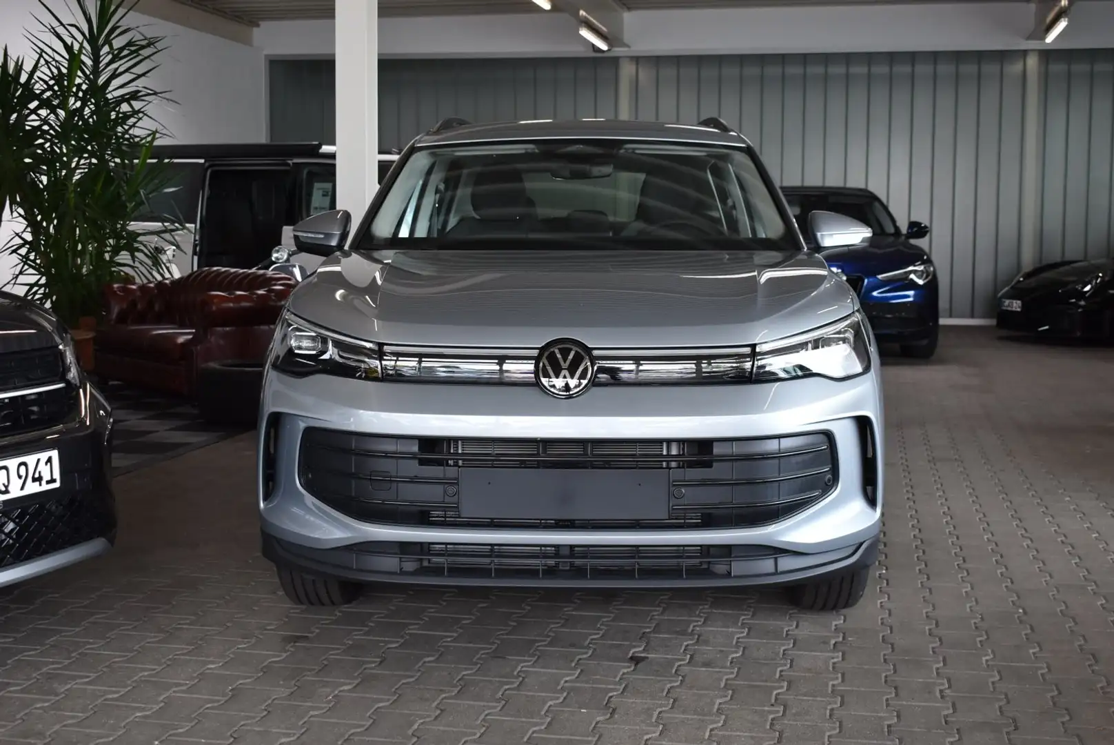 Volkswagen Tiguan 1.5 eTSI AHK Sitzheizung Climatronic Silber - 1