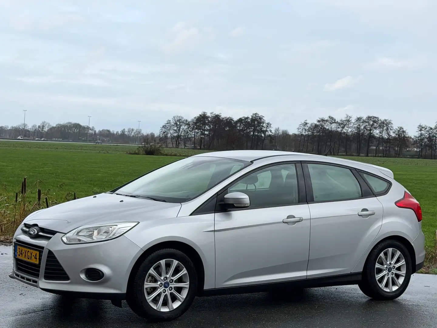Ford Focus 1.0 EcoBoost Trend | Nap | Netjes Gris - 2