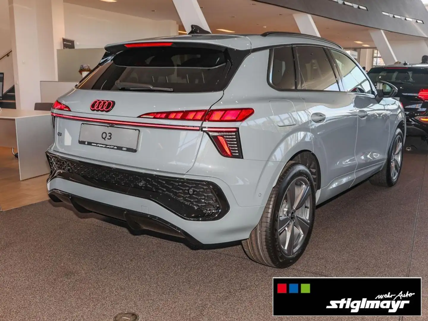 Audi Q3 TDI S line S tronic Alu-19` Gris - 2