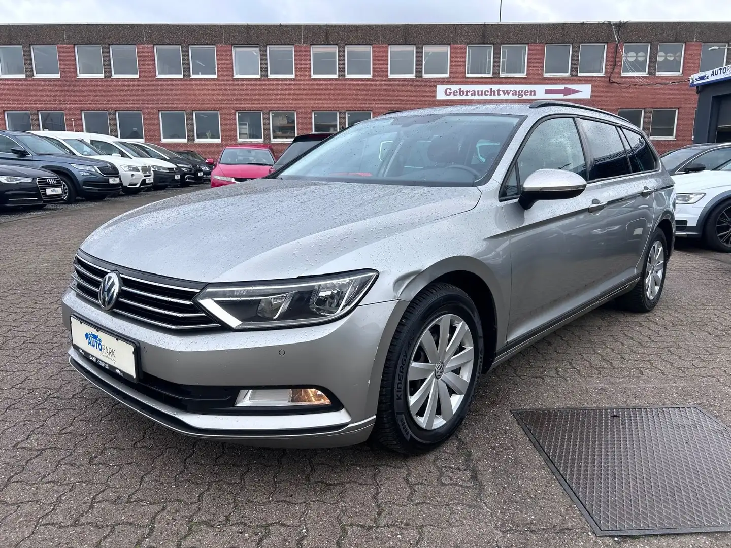 Volkswagen Passat Variant Trendline BMT/Start-Stopp Silver - 1