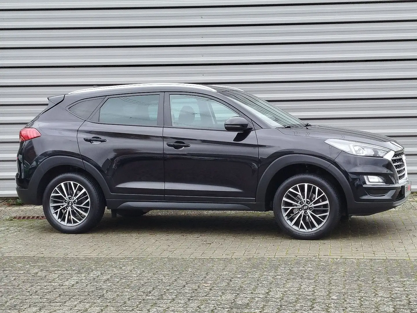 Hyundai TUCSON Advantage 2WD Navi SHZ PDC+Kamera Schwarz - 2