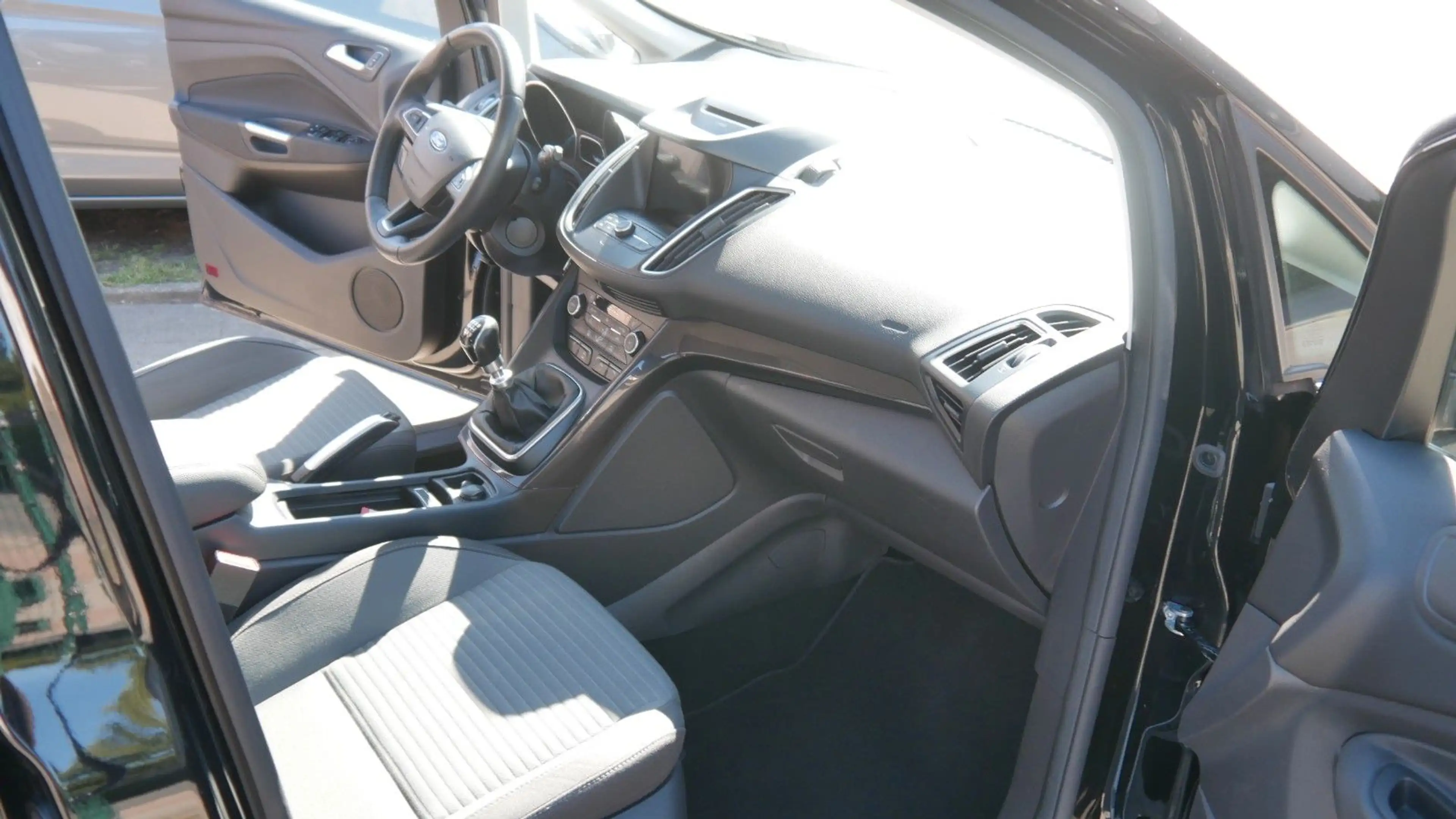 Ford Grand C-Max Titanium — photo 13